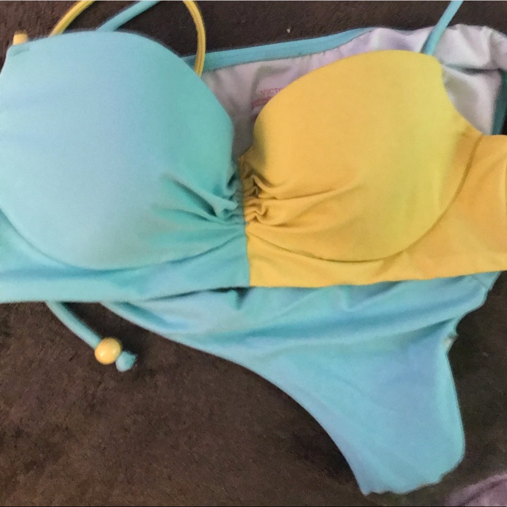 VS bathing suit Top is 32b Bottoms are a Small